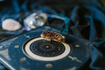 ДНЕВЕН ХОРОСКОП ЗА 19 АВГУСТ! ВАГИТЕ МОРААТ ДА БИРААТ ПОМЕЃУ ЉУБОВ ИЛИ ОБВРСКИ, ЛАВОВИТЕ ГИ ОЧЕКУВА НЕВЕРОЈАТНО НЕШТО!