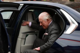 КРАЛОТ ЧАРЛС ПОКРЕНА НОВ БИЗНИС! Елегантно и луксузно – а цената? ВИДЕТЕ ЈА!