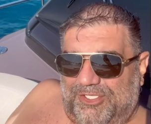 Ако сам не си помогнеш, никој нема да ти помогне: Со хит видео, Саша Мирковиќ ги воодушеви своите следбеници: Ужива на море – еве ги деталите!