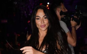 ТАМАРА ЃУРИЌ ПОКАЖА ПОВЕЌЕ ОД ШТО ТРЕБАШЕ! Ја затресе силиконската облина, па ѝ се случи незгода! (ФОТО)