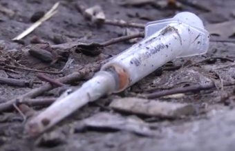 ДЕЦА ВО ГРАДИНКА ПРОНАШЛЕ НА*КО‑ШПРИЦ СЕ БОЦНАЛЕ И ГРЕБЕЛЕ СО НЕГО?!