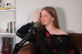 ТРАНСРОДОВАТА ЌЕРКА НА ИЛОН МАСК ПРОШЕТА НА МОДНАТА НЕДЕЛА ВО ЊУЈОРК! НЕЈЗИНИОТ ИЗГЛЕД ГО КОМЕНТИРААТ СИТЕ! (ВИДЕО)