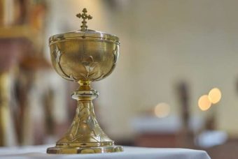 ДЕНЕС Е СТРОГ ПОСТ! НЕ СЕ ЈАДЕ НИШТО СО ЦРВЕНА БОЈА!