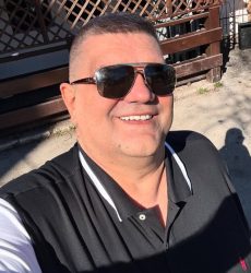 СНИМАЊЕТО НА СЕРИЈАТА „ЛЕТО БЕЗ МРЉА“ ВО ПОЛН ЕК: МИРКОВИЌ СО ПОРАКА ОД ОСТРОВОТ РАБ И ПОФАЛБА ЗА МАЈСТОРОТ ОД ГЕВГЕЛИЈА – МАКЕДОНИЈА! (ВИДЕО)