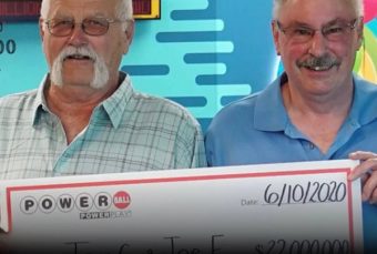 ПОСЛЕ 28 ГОДИНИ ВЕРНО ПРИЈАТЕЛСТВО – ЧОВЕК ОСВОИ 22 МИЛИОНИ ДОЛАРИ НА ЛОТО И ЈА ПОДЕЛИ СУМАТА СО НАЈДОБРИОТ ПРИЈАТЕЛ!