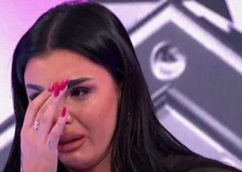 АНИТА СТАНОЈЛОВИЌ НЕ МОЖЕ ДА ГИ ЗАДРЖИ СОЛЗИТЕ ПОРАДИ АНЃЕЛО РАНКОВИЌ! Целосно се скрши пред камерите и призна: „ТОА МИ Е НАЈТЕШКО…“