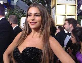 СОФИА ВЕРГАРА НИКОГАШ ПОПРОВОКАТИВНА! ВО ЧИПКАН КОРСЕТ ГО ЗАЛУДЕ СВЕТОТ – НОВАТА ЉУБОВ Ѝ ГОДИ! (ФОТО)