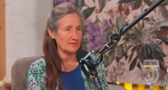 „МЕСОТО ВО ТЕЛОТО ОСТАВА КИСЕЛ ОТПАД, ТОА СОЗДАВА БОЛЕСТИ“ – Барбара О’Нил за промена на начинот на исхрана