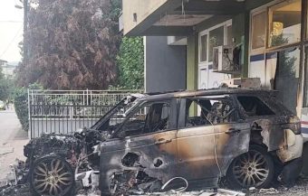 Уште едно возило опожарено во Скопје – огнот зафатил и зграда и продавница! (ФОТО)