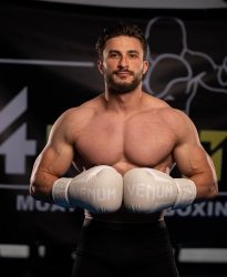 Неро Герлек на официјално мерење пред утрешниот голем меч против Бошко Мишиќ!