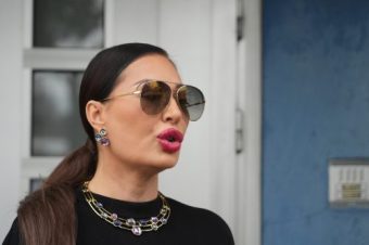 СРПСКАТА МАЌЕА Ѝ ГО УКРАЛА АЛБУМОТ НА НАШАТА ПЕЈАЧКА! ЈАМИ ПРОГОВОРИ ЗА ИЗМАМАТА НА ВЕКОТ: „МОРАВ ДА СЕ ПОВЛЕЧАМ…“