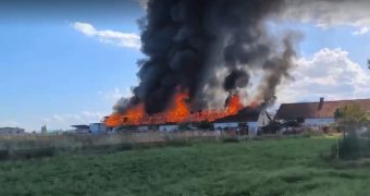 ГОРИ ВО ТРУБАРЕВО! ГОЛЕМ ПОЖАР ВО ФАБРИКА ЗА ОТПАД – ПРОТИВПОЖАРНИ ЕКИПИ НА СИТЕ СТРАНИ! (ФОТО)