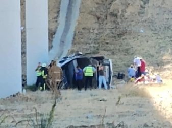 Трагедија на патот Штип – Радовиш: Комбе излета од мост, тројца загинаа, има и тешко повредени!