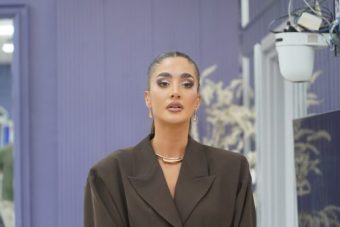 Анѓела Ѓуричиќ се сликаше во лифт со длабоко деколте – провокативна како никогаш досега! (ФОТО)