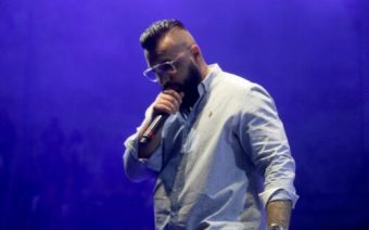 БУБА КОРЕЛИ ФАТЕН ВО ПРОШЕТКА НИЗ ГРАДОТ СО ДВЕТЕ ЖЕНИ! 