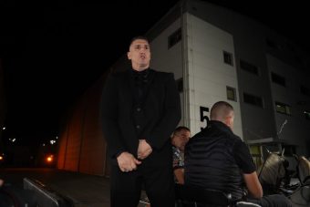 „ВО МОЈАТА КУЌА БЕШЕ ВО ГРАДНИК, МИ СЕ ГАДЕШЕ“ – Кристијан ја навреди пријателката на Кристина!