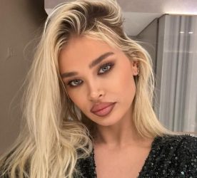 СОФИЈА МИЛОШЕВИЌ ЈА ПОКАЖА ЗАДНИЦАТА ВО ТАНГА-КОСТИМ! Манекенката во никогаш побезобразни пози, на Лука ќе му скокне притисокот од нејзините облини (ФОТО)