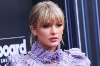 БАХАТО ОДНЕСУВАЊЕ НА ТЕЈЛОР СВИФТ НА СВАДБАТА НА СЕЛЕНА ГОМЕЗ!