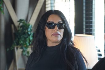 „НЕ МЕ НАВРЕДУВА КОГА ЌЕ МИ КАЖАТ ДЕКА СУМ ДЕБЕЛА“ – СЕКА АЛЕКСИЌ ЗРАЧИ СО САМОУВЕРЕНОСТ!