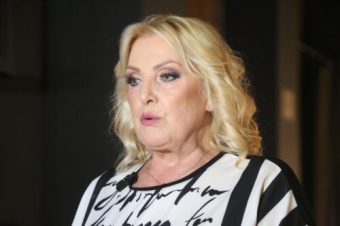 ИСЦУРЕ ГОЛА ФОТОГРАФИЈА НА СНЕЖАНА ЃУРИШИЌ! Пејачката, како од мајка родена, легната во кревет – јавноста во ШОК (ФОТО)