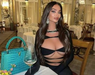 СОРАЈА ПОВТОРНО ПРОВОЦИРА! Старлетата со жешка објава ги доведе мажите до лудило, а само да видите што порача – АУ! (ФОТО)