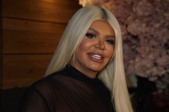 БУЈНОТО ДЕКОЛТЕ ВО ПРВ ПЛАН! ДАРА БУБАМАРА УЖИВА ВО ДУБАИ, СНИМКА ВО БИКИНИ ГО ЗАПАЛИ ИНТЕРНЕТОТ! (ФОТО)