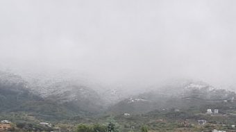 СНЕЖНАТА ПОКРИВКА ВО ОКТОМВРИ УТРОВО ГО ОБЕЛИ И ВОДНО!