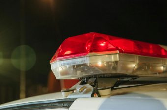 ПОЛИЦИЈАТА ГО ПРЕТРЕСУВА РАШЧЕ ВО САРАЈ – ПРОНАЈДЕНО ГОЛЕМО КОЛИЧЕСТВО ОРУ*ЈЕ И М*НИЦИЈА!?