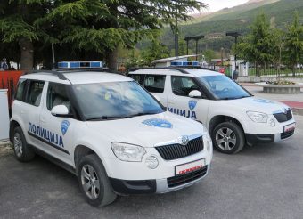 ХАОС ВО СКОПЈЕ: ПОЛИЦИЈАТА ГО ПРЕТРЕСУВА ГРАДОТ ПОРАДИ ЛИХВАРСТВО И ПЕРЕЊЕ ПАРИ!