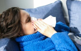 ДАЛИ Е ОБИЧНА НАСТИНКА, ГРИП ИЛИ КОВИД – КАКО ДА РАЗБЕРЕТЕ И КАКО ДА ГО ИЗБЕГНЕТЕ НАЈЛОШОТО!?