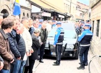ОВА Е ВОЗИЛОТО СО КОЕ ТЕЛОТО НА ХАЛИД БЕШЛИЌ ПОСЛЕДЕН ПАТ ЌЕ ПОМИНЕ НИЗ САРАЕВО!(ФОТО)