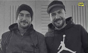 ДВА ГЛАСА ШТО СЕ СПОИЈА ПОВТОРНО – ПЕЈТЕ ЗАЕДНО ВО РАЈОТ!