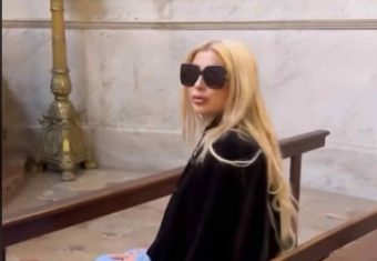 МАРИЈА ПИЈАНМАНОВ ПЛЕВНЕШ СО ЕМОТИВНА ПОСВЕТА КОН СВОЈАТА МАЈКА – НИТУ ПАРИЗ НЕ Е ТОЛКУ УБАВ КАКО ШТО БЕШЕ СО НЕА!