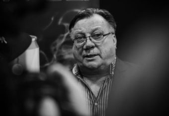 НЕ СЕ НИ САКАЛЕ, А ВЕЌЕ ЈА ОЖЕНИЛ! Откриена тајна што Халид Бешлиќ и неговата сопруга ја чувале повеќе од 40 години!