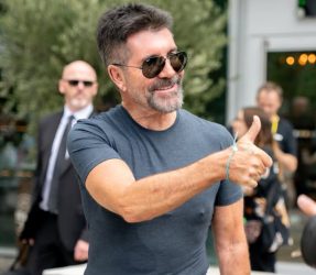 ГО НАПУШТИ СТУДИОТО ПОРАДИ СИЛНА МИГРЕНА И АНКСИОЗНОСТ – САЈМОН КАУЕЛ ВО ЗДРАВСТВЕНА КРИЗА!