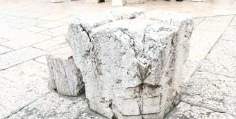 ОВА Е МЕЈТАШ – КАМЕНОТ НА КОЈ ЌЕ БИДЕ ПОСТАВЕНО ТЕЛОТО НА ХАЛИД БЕШЛИЌ! (ФОТО)