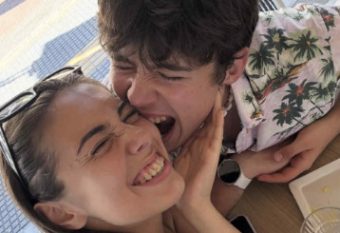 Александар Динев со слатка љубовна порака ѝ го честита роденденот на својата сакана Евче!