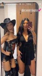 ПЕЈАЧКАТА ЉУПКА АРСОВСКА И ИНФЛУЕНСЕРКАТА АНАМАРИА ИВАНОВСКА ВО СЕКСИ ШОУ ПРЕД ОГЛЕДАЛО!