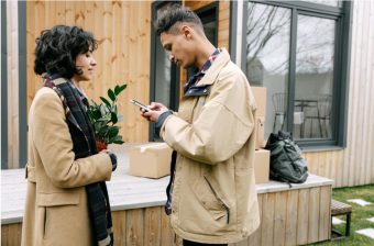 СЕКОЈДНЕВНА НАВИКА ШТО ТИВКО ЈА УНИШТУВА ЉУБОВТА – А СИТЕ ЈА ПРАВИМЕ!