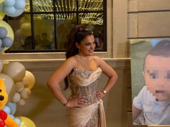 НЕКОГАШ ПРОДАВАШЕ ГАЌИ И ЧОРАПИ, А ПОТОА ГО ОСВОИ МИЛИОНЕРОТ: Пејачката денес живее луксузен живот, а деновите ги минуваше на пазар!