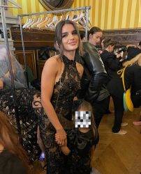 Мајка дизајнерка и нејзината ќерка од Македонија, на сцена во Париска модна ревија!