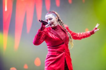 МИРА ШКОРИЌ ЈА ЗАПАЛИ ЗАГРЕБСКАТА АРЕНА! Специјална гостинка на концертот на Мирослав Илиќ – публиката на нозе!