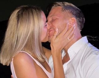 Саша Ковачевиќ ја запроси својата девојка!