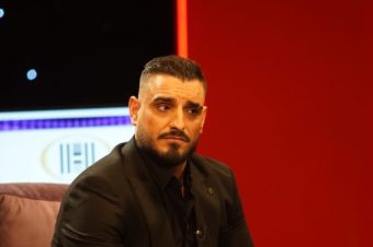 ГОЛЕМ РЕЗ НА ГЛАВАТА И ШЕВОВИ: Дарко Лазиќ покажа како изгледа десет дена по сообраќајната несреќа (ФОТО)