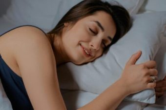 КАКО ДА СЕ РАЗБУДИТЕ БЕЗ КАФЕ? Пет трикови кои ЌЕ ВИ ПОМОГНАТ