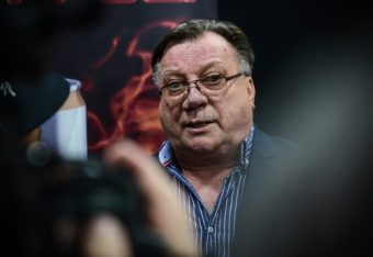 ПОСЛЕДНАТА ОБЈАВА НА ХАЛИД БЕШЛИЌ БИЛА ОД ЕМИСИЈАТА ,,(НЕ)ДОКАЗАНИ” НА ХАЈП ТВ! ЕМОТИВНА ПОДДРШКА ОД БОЛНИЧКИОТ КРЕВЕТ ЗА ТАТКО КОЈ СЕ БОРИ ЗА СИНОТ СО АУТИЗАМ! (ФОТО)