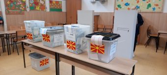 ПОВЕЌЕ ОД 1,8 МИЛИОНИ ГРАЃАНИ ДЕНЕС ИЗЛЕГУВААТ НА ГЛАСАЊЕ – ШТО ТРЕБА ДА ЗНАЕТЕ ПРЕД ДА ТРГНЕТЕ КОН БИРАЛИШТАТА!